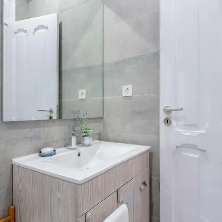 Baixa 2 Bedrooms Apt With Patio + Free Pick Up By Timecooler Διαμέρισμα