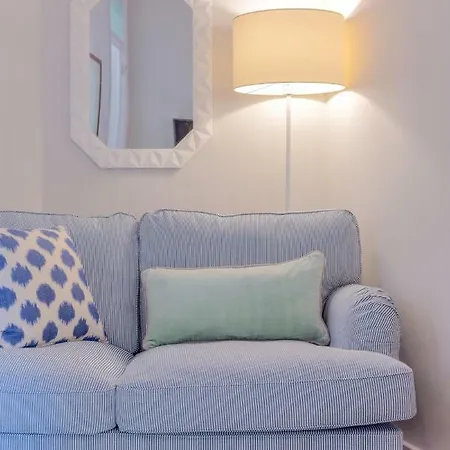Baixa 2 Bedrooms Apt With Patio + Free Pick Up By Timecooler شقة