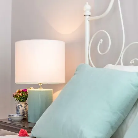 Baixa 2 Bedrooms Apt With Patio + Free Pick Up By Timecooler Apartman