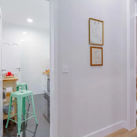 Baixa 2 Bedrooms Apt With Patio + Free Pick Up By Timecooler * Lisboa