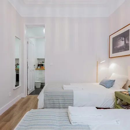 Baixa 2 Bedrooms Apt With Patio + Free Pick Up By Timecooler * Lisboa
