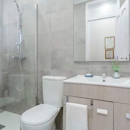 Baixa 2 Bedrooms Apt With Patio + Free Pick Up By Timecooler 公寓