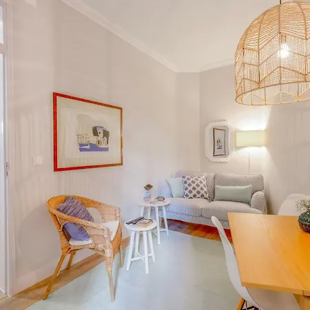 Baixa 2 Bedrooms Apt With Patio + Free Pick Up By Timecooler * Lissabon