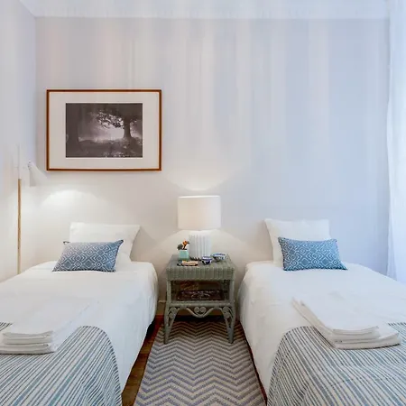 Baixa 2 Bedrooms Apt With Patio + Free Pick Up By Timecooler Apartment